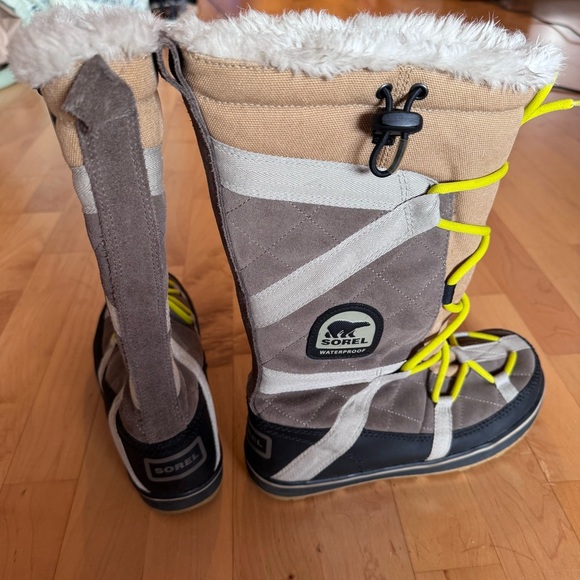 Like new- Sorel Glacy Tall Explorer Boot - Picture 6 of 8